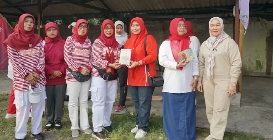 Semarak DWP Disdikbud Jombang Gelar Acara Jalan Sehat Kemerdekaan  RI