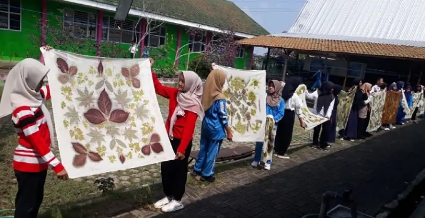 SMPN 4 Jombang Gelar Lomba Batik Ecoprint
