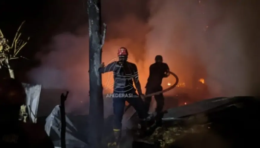 Gudang Produksi Meja Biliar di Kedungwaru Ludes Terbakar, Puntung Rokok Diduga Jadi Pemicu