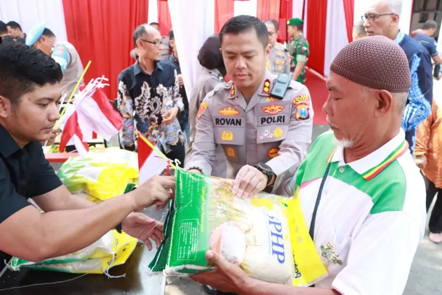 Stabilisasi Harga Beras, Polres Gresik Sinergi  Bulog Hadirkan Gerakan Pangan Murah