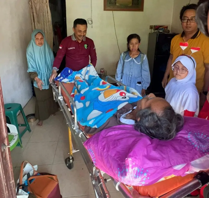 Layanan Darurat, Ambulans Gratis Polres Gresik Evakuasi Warga ke Rumah Sakit