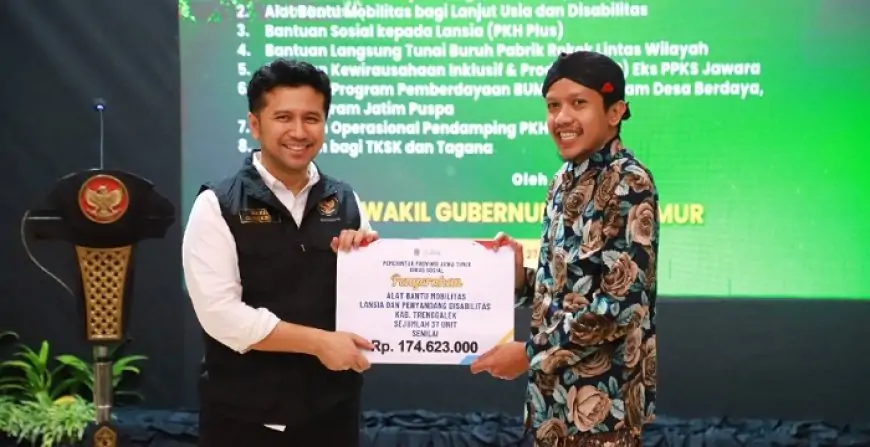 Wagub Emil Dardak Salurkan Bansos ke Trenggalek, Tegaskan Pentingnya Tepat Sasaran
