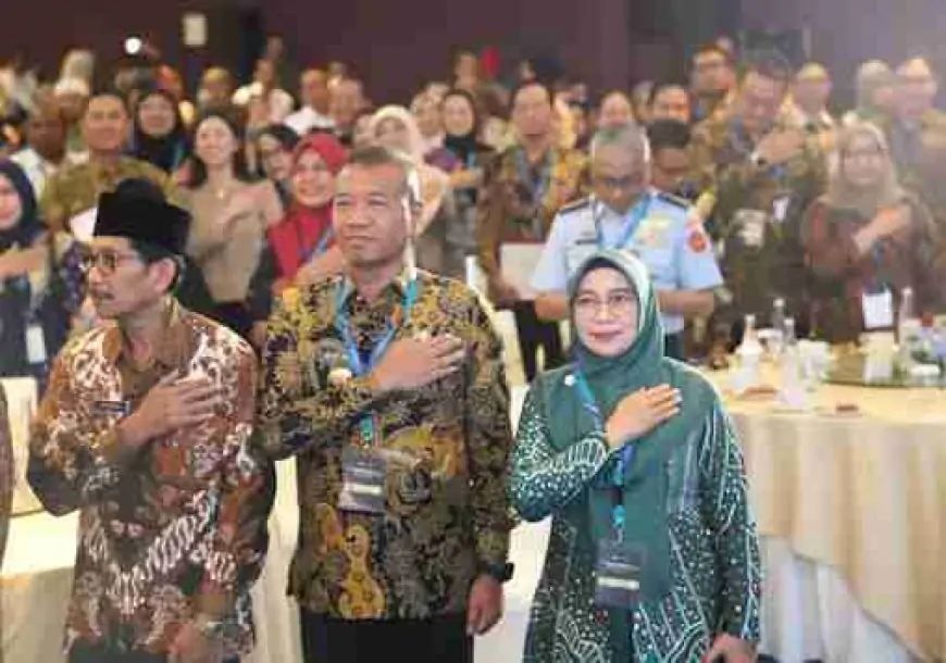 Bupati Gatut Sunu dan Plt Dirut RSUD Dr. Iskak Hadiri The 2nd International Conference on Advancing  Postgraduate Medical Education