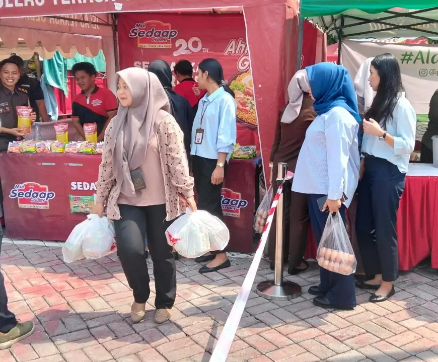 3000 Paket Sembako Kejari Ludes Diserbu Warga