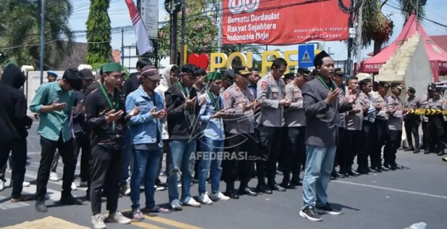 HMI Situbondo Gelar Salat Gaib untuk Affan Kurniawan, Kapolres Ikut Turun Lapangan