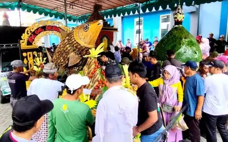 Tambakberas Kirab 4 Tumpeng Unik, Berisi 2500 Ekor Bandeng Goreng