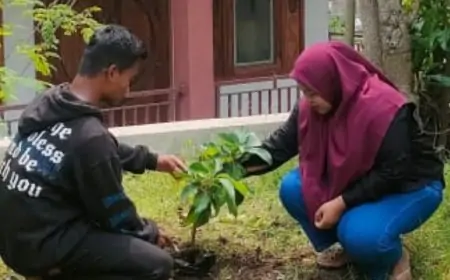 KUA Kudu Gelar Penanaman Pohon Bersama Calon Pengantin