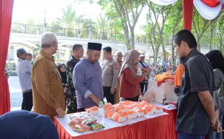 Ribuan Ton Beras Murah Ludes Diserbu Warga