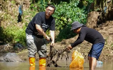 Ratusan Warga Bondowoso Bersihkan Sungai Selokambang, Sinung Sudrajad: Sungai adalah Jalur Peradaban dan Kehidupan