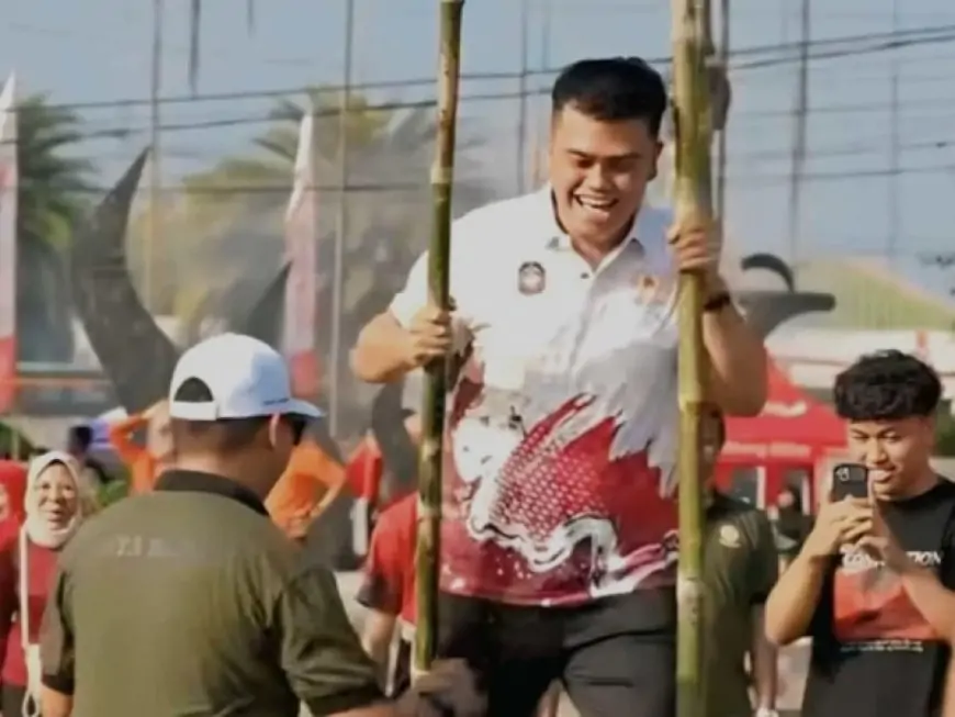 Wali Kota Blitar Tampil Bermain Egrang di CFD