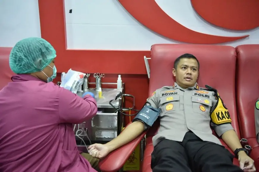 Hari Jadi Polwan, Polres Gresik Gelar Donor Darah