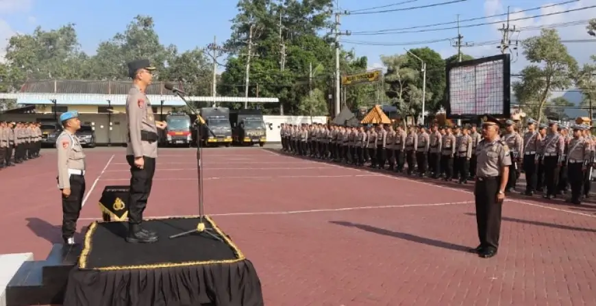 Menjelang Purna Tugas, Wakapolsek Panggul Terima Kenaikan Pangkat Pengabdian