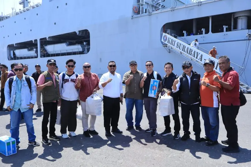 Atasi Krisis Pangan, Bantuan Pangan Pemprov Jatim Dikirim Via KRI Surabaya 591