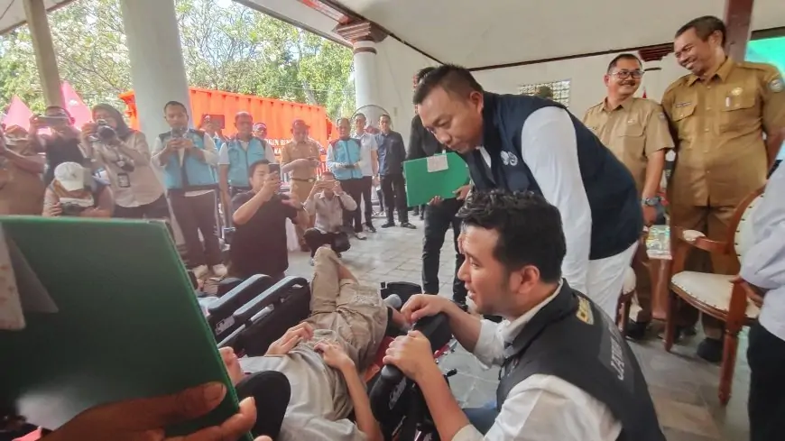Bantuan Rp7,3 Miliar Digelontorkan, Wagub Emil Dardak dan Bupati Situbondo Dorong Kemandirian Warga