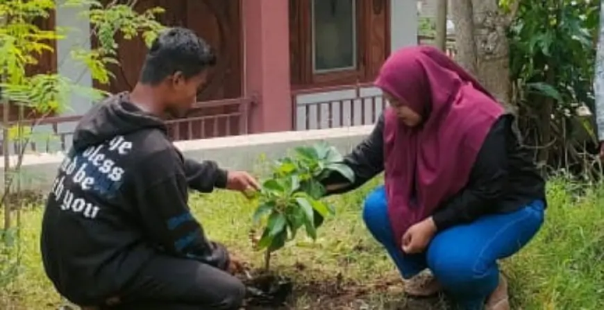 KUA Kudu Gelar Penanaman Pohon Bersama Calon Pengantin