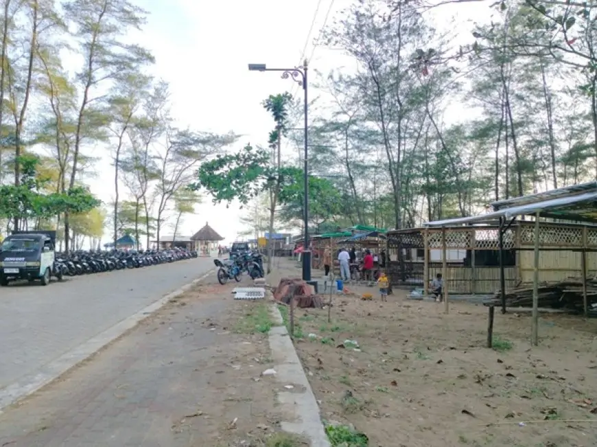 Warung Tanpa Izin Menjamur di Barat Pancer Door Pacitan