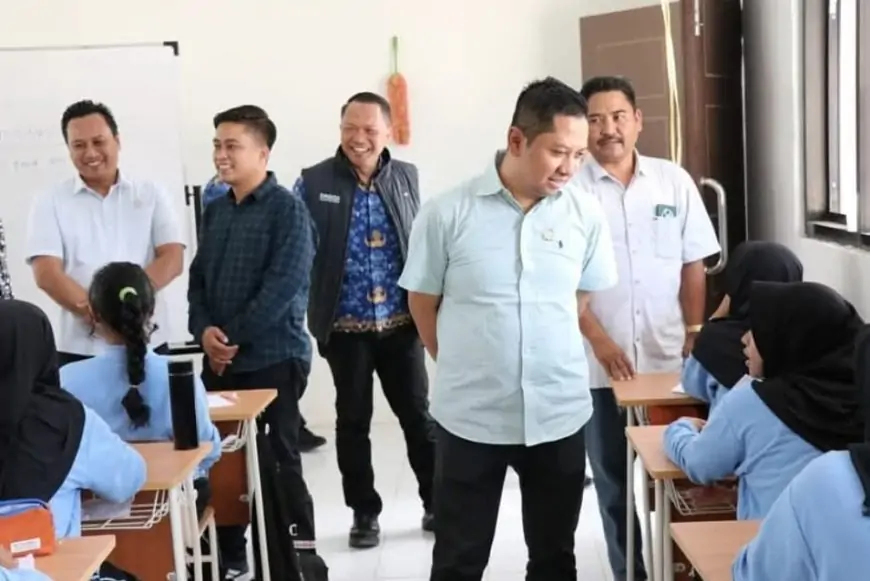 Ruangan Panas, DPRD Gresik Urunan Beli Kipas Angin ntuk SRMA 37