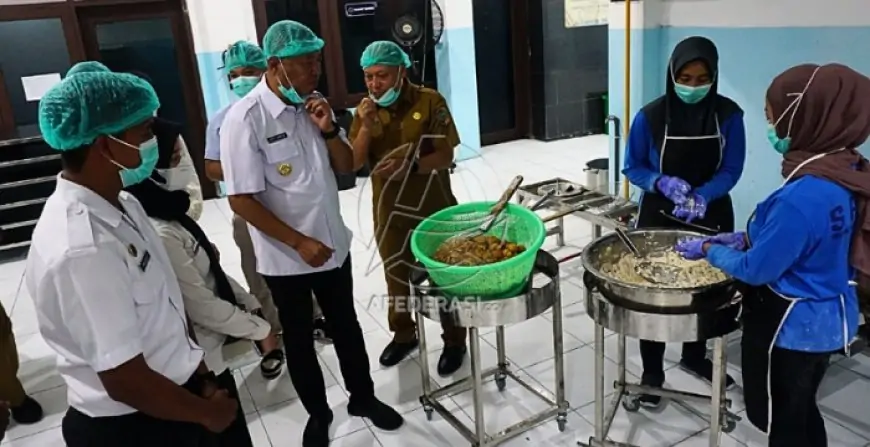 Bupati Gatut Sunu Targetkan Seluruh Dapur SPPG Tulungagung Kantongi Sertifikat Higiene Oktober 2025