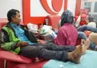 Komunitas Ojol dan Netizen Ikuti Donor Darah HUT Humas Polri