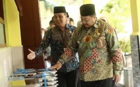 Bupati Jombang Tinjau Program Makan Bergizi Gratis di SMPN 1 Sumobito