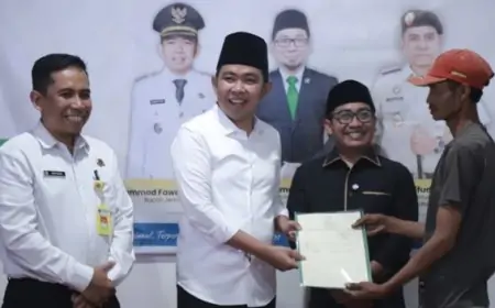 Gus Fawait Bagikan 1.000 Sertifikat Tanah