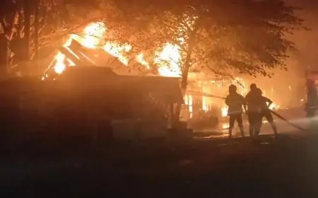 Dua Warung di Sumberkolak Ludes, Diduga Api Menjalar dari Semak Belukar