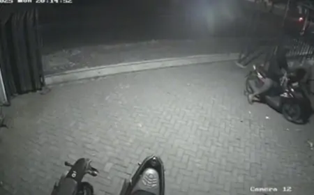 Terekam CCTV, Maling Motor di Jombang Gagal Bawa Kabur Motor