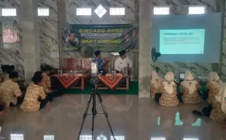 MAN 7 Jombang Gelar Bincang Buku 'Kanjeng Sepuh' dan Launching Food Court Halal