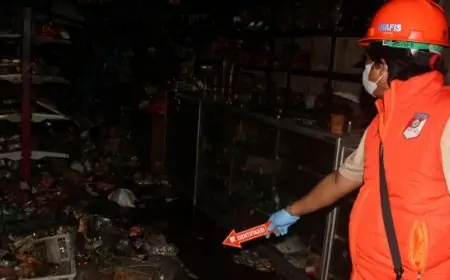 Konsleting Listrik Hanguskan Toko Grosir di Trenggalek, Kerugian Capai Rp1,1 Miliar