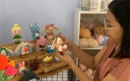 Dari Hobi Jadi Rezeki: Lia Sukses Ubah Rajutan Tangan Jadi Bisnis Kreatif “Flowgurumi” yang Diminati Anak Muda