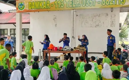 Kunjungan Edukatif, Damkar Pacitan Ajak Siswa SD Sidoharjo Kenali Profesi Pemadam