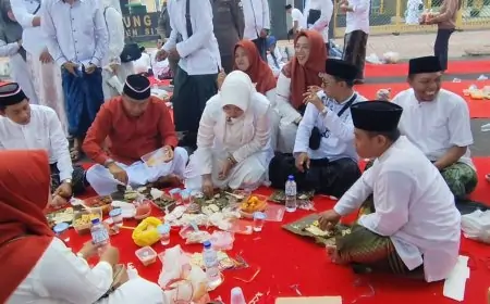 Ribuan Santri Meriahkan Hari Santri Nasional di Situbondo, Makan Nasi Tabheg Bersama Jadi Simbol Kebersamaan