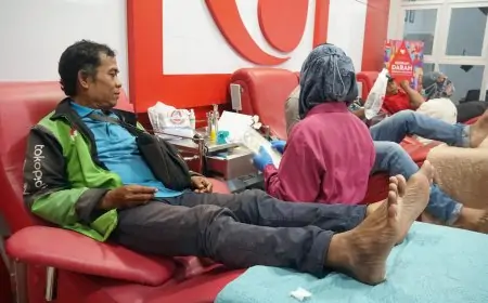 Komunitas Ojol dan Netizen Ikuti Donor Darah HUT Humas Polri