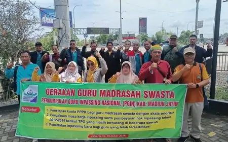 Ratusan Guru Swasta Kepung Istana, Tuntut Revisi Regulasi PPPK dan Pelunasan TPG