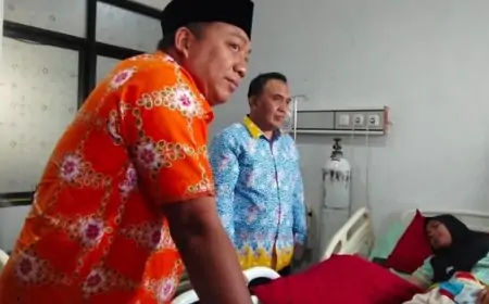 Dua Santriwati Korban Atap Ambruk Jalani Operasi, Bupati Rio Datang Beri Dukungan Moral