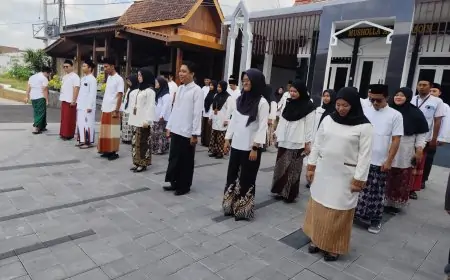 Sumber Daya ASN Pemkab Banyuwangi Kenakan Busana Santri, Wujud Penghormatan Hari Santri Nasional