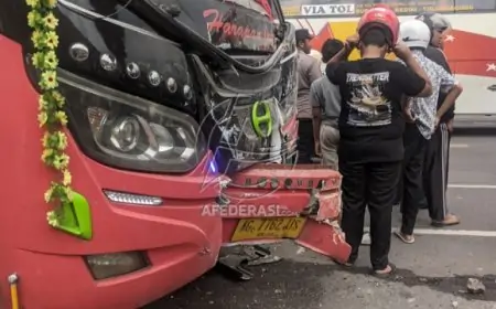 Bus Harapan Jaya Oleng di Depan SPBU Rejoagung, Dua Perempuan Pengendara Vario Tewas Seketika