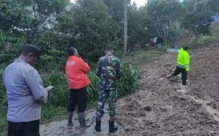 Hujan Picu Longsor di Pagerwojo, Akses Jalan Trenggalek–Tulungagung Tertutup Material Tanah