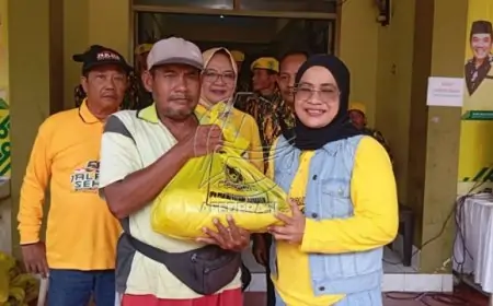 Rayakan HUT ke-61, Partai Golkar Trenggalek Gelar Tebus Murah 1.300 Paket Sembako untuk Warga