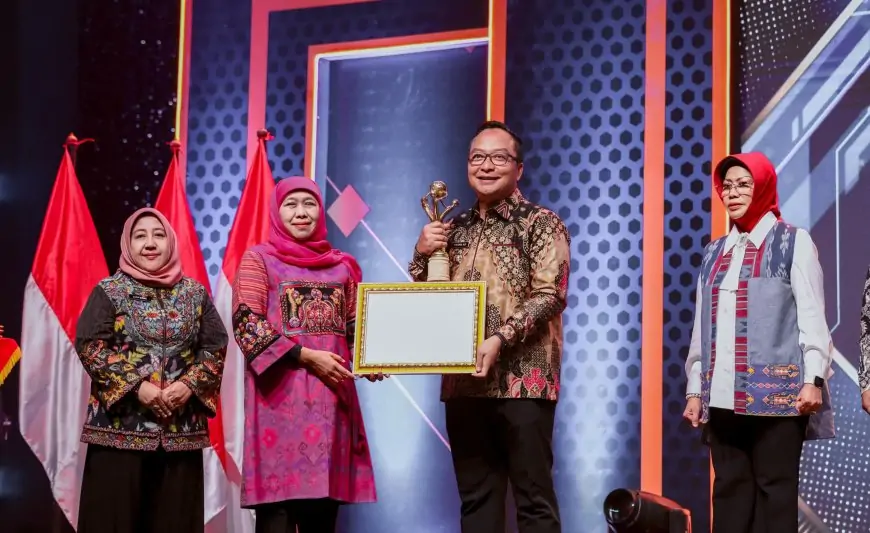 Gresik Raih Terbaik 1 Investment Award Jatim 2024