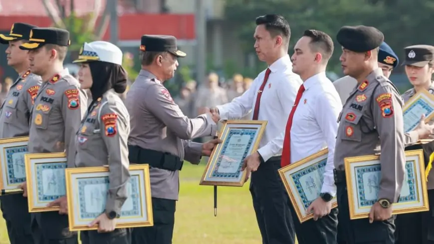Ungkap Kasus Pembunuhan 1x24 Jam, Satreskrim Polres Gresik Terima penghargaan Kapolda Jatim