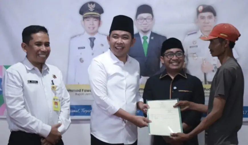Gus Fawait Bagikan 1.000 Sertifikat Tanah
