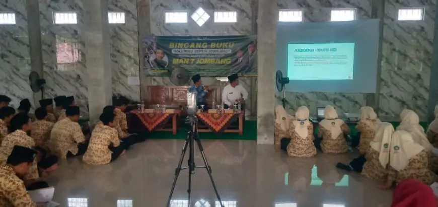MAN 7 Jombang Gelar Bincang Buku 'Kanjeng Sepuh' dan Launching Food Court Halal