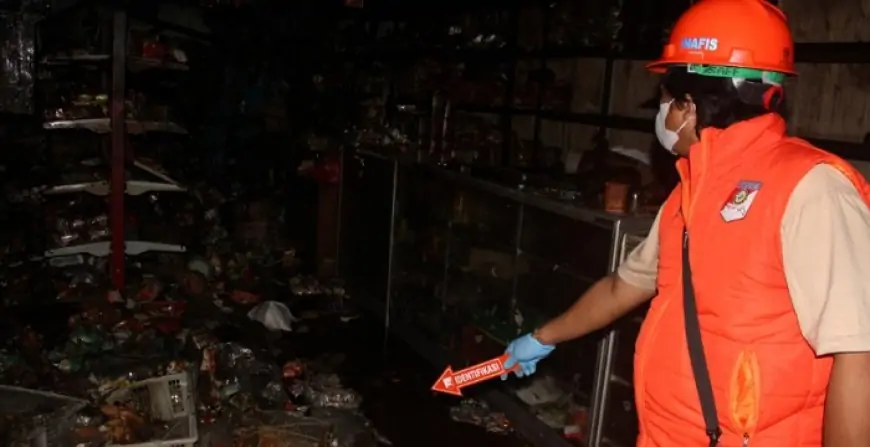 Konsleting Listrik Hanguskan Toko Grosir di Trenggalek, Kerugian Capai Rp1,1 Miliar