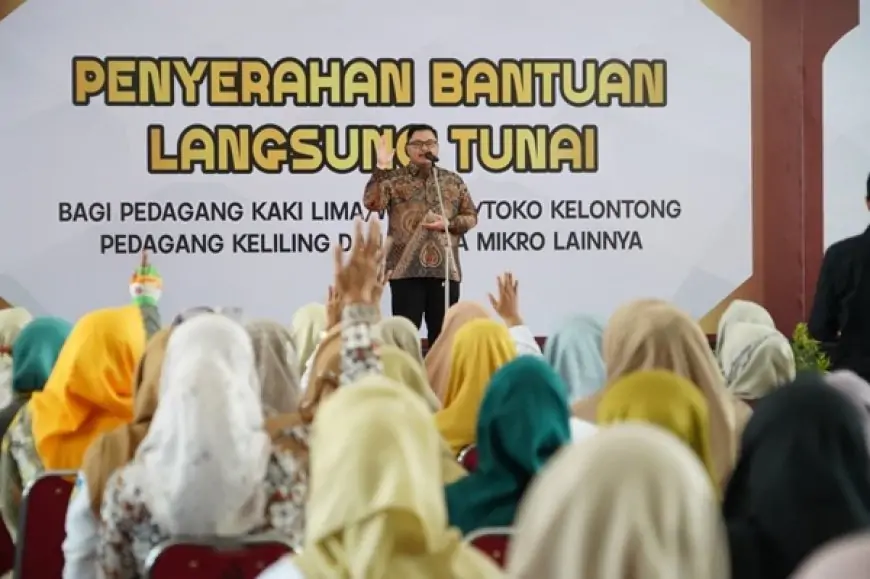 Ratusan Guru Non ASN Terima Bantuan Modal Usaha dari Mas Dhito