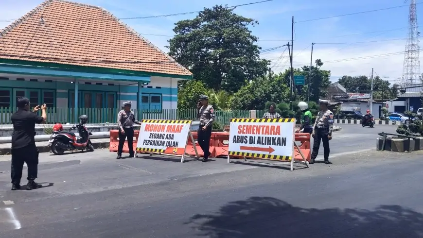 Jelang Proyek Perbaikan Jalan, Polres Situbondo Gelar Simulasi Pengalihan Arus Lalu Lintas