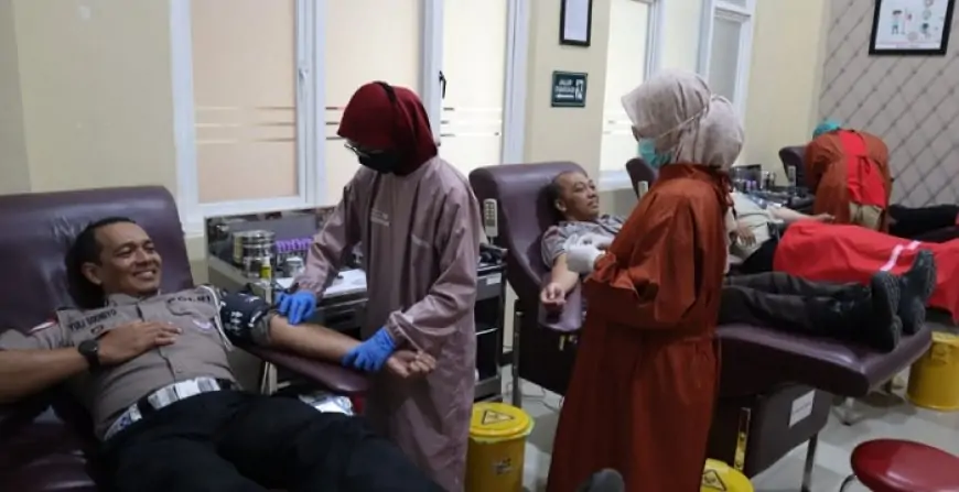 HUT ke-74 Humas Polri, Polres Tulungagung Tebar Kepedulian Lewat Aksi Donor Darah