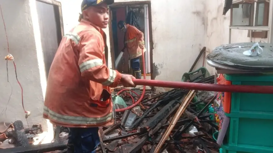 Korsleting Listrik, Rumah Warga Hangus Terbakar