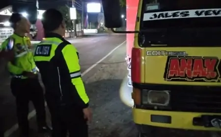 Pengendara Motor Tewas Tabrak Truk