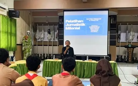 Rumah Jurnalis Dampingi Siswa SMKN 1 Pacitan Belajar Jurnalistik